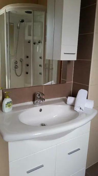 Cozy Apartment With Sea View Kaštela Екстериор снимка