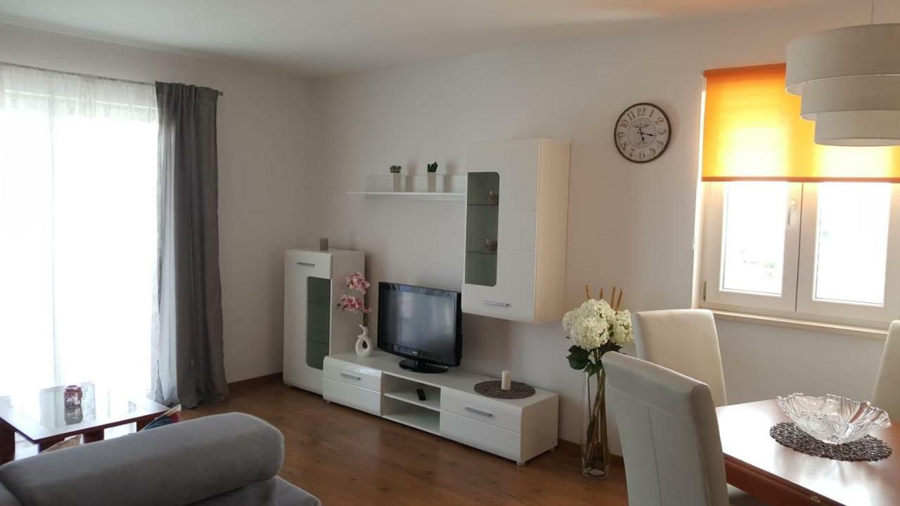 Cozy Apartment With Sea View Kaštela Екстериор снимка