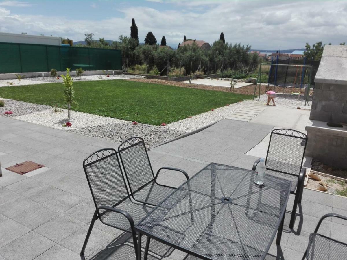 Cozy Apartment With Sea View Kaštela Екстериор снимка