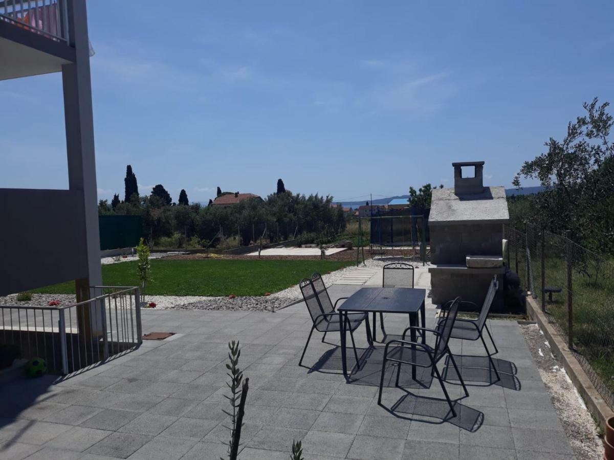 Cozy Apartment With Sea View Kaštela Екстериор снимка