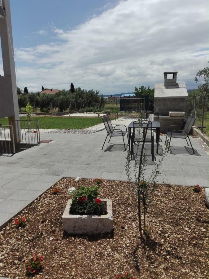 Cozy Apartment With Sea View Kaštela Екстериор снимка