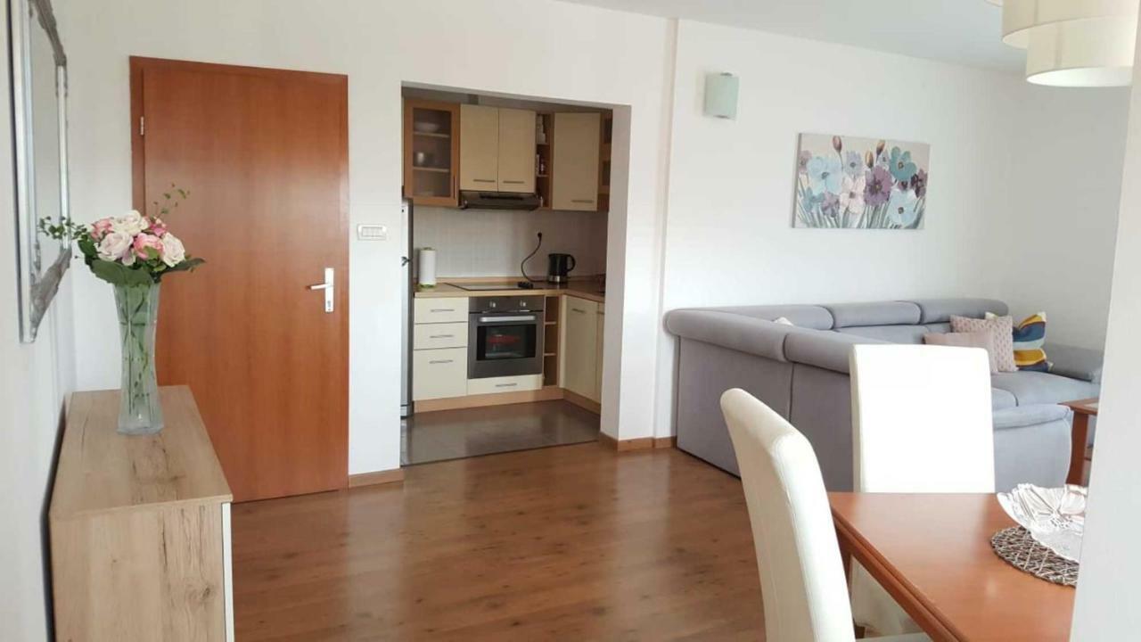 Cozy Apartment With Sea View Kaštela Екстериор снимка