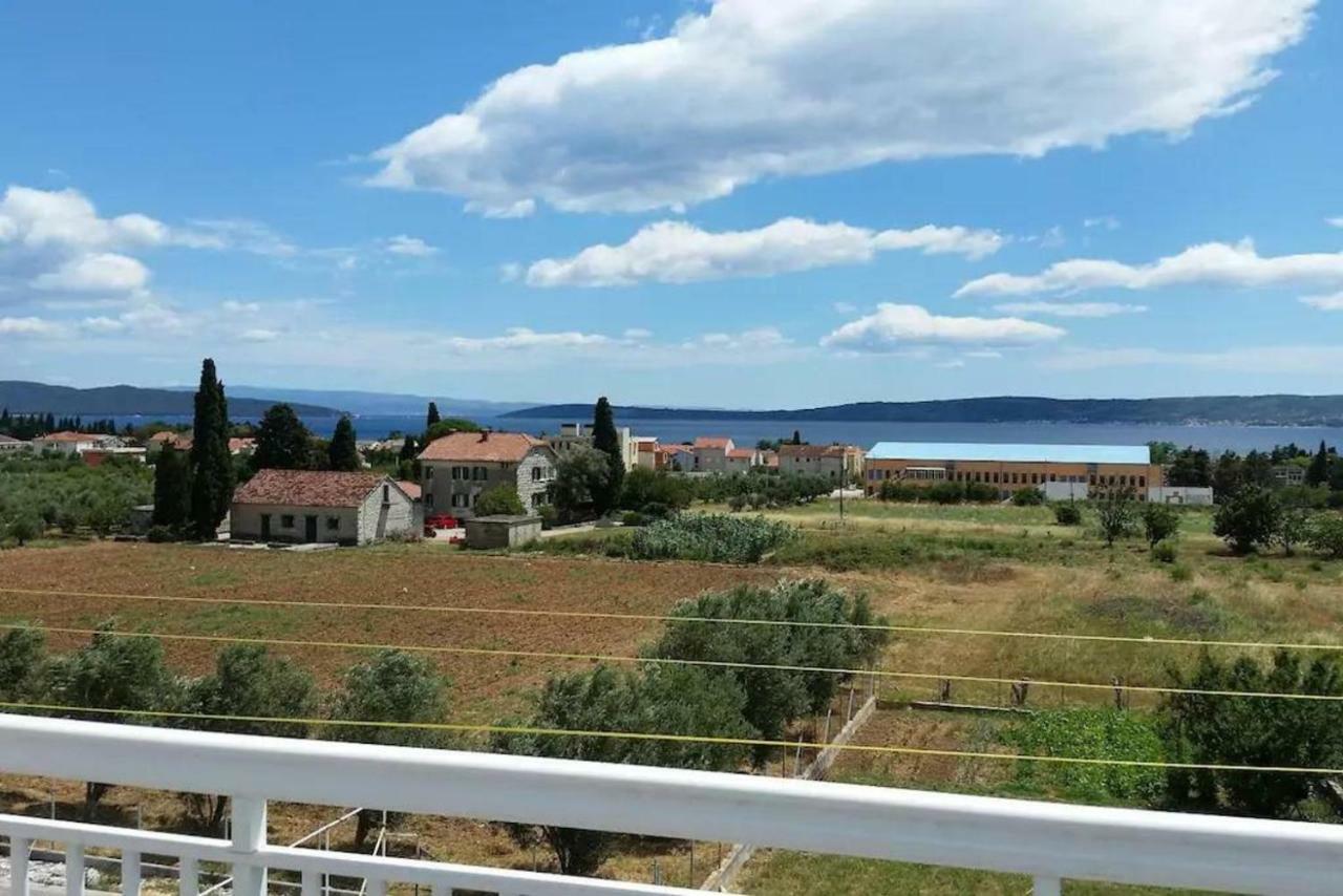 Cozy Apartment With Sea View Kaštela Екстериор снимка