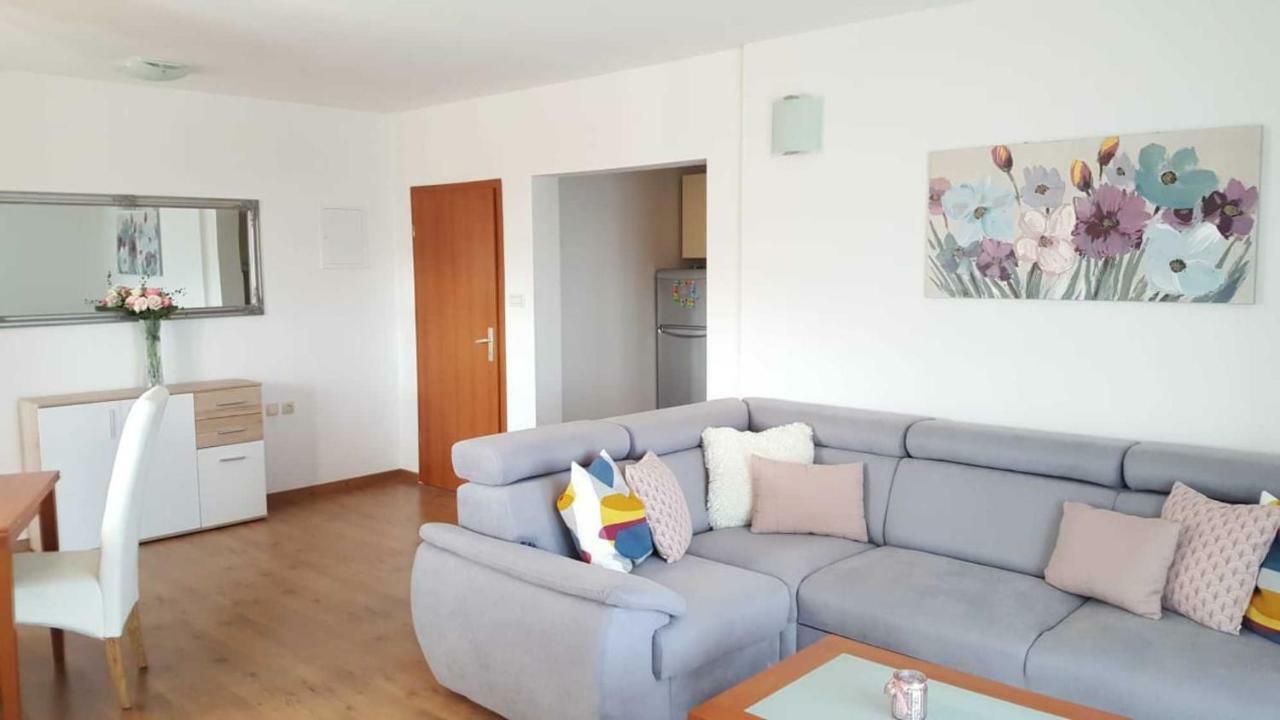 Cozy Apartment With Sea View Kaštela Екстериор снимка